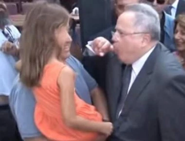 Η διπλωματία του... «πλοπ»: Οργή και ειρωνεία για τους παλιμπαιδισμούς του Ν.Κοτζιά σε επίσημη συνάντηση (βίντεο)